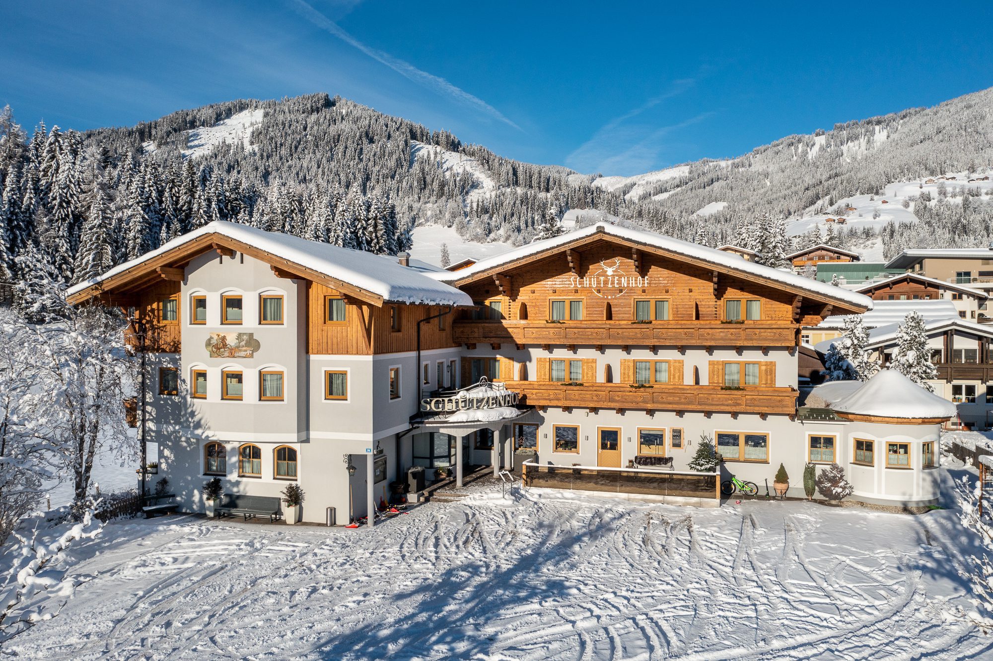 Hotel Restaurant Schützenhof Flachau Winterbild aussensicht